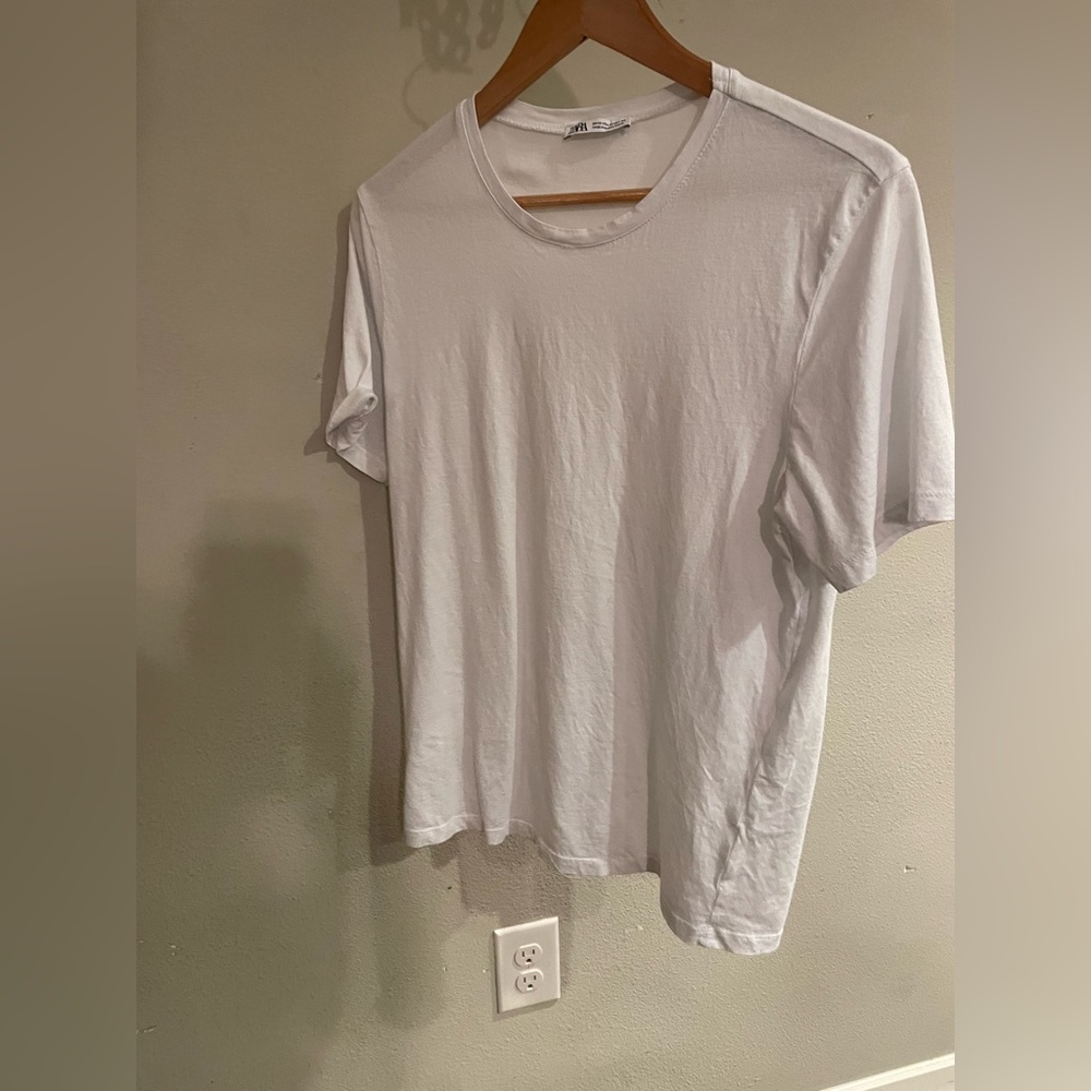 Medium white Zara tee